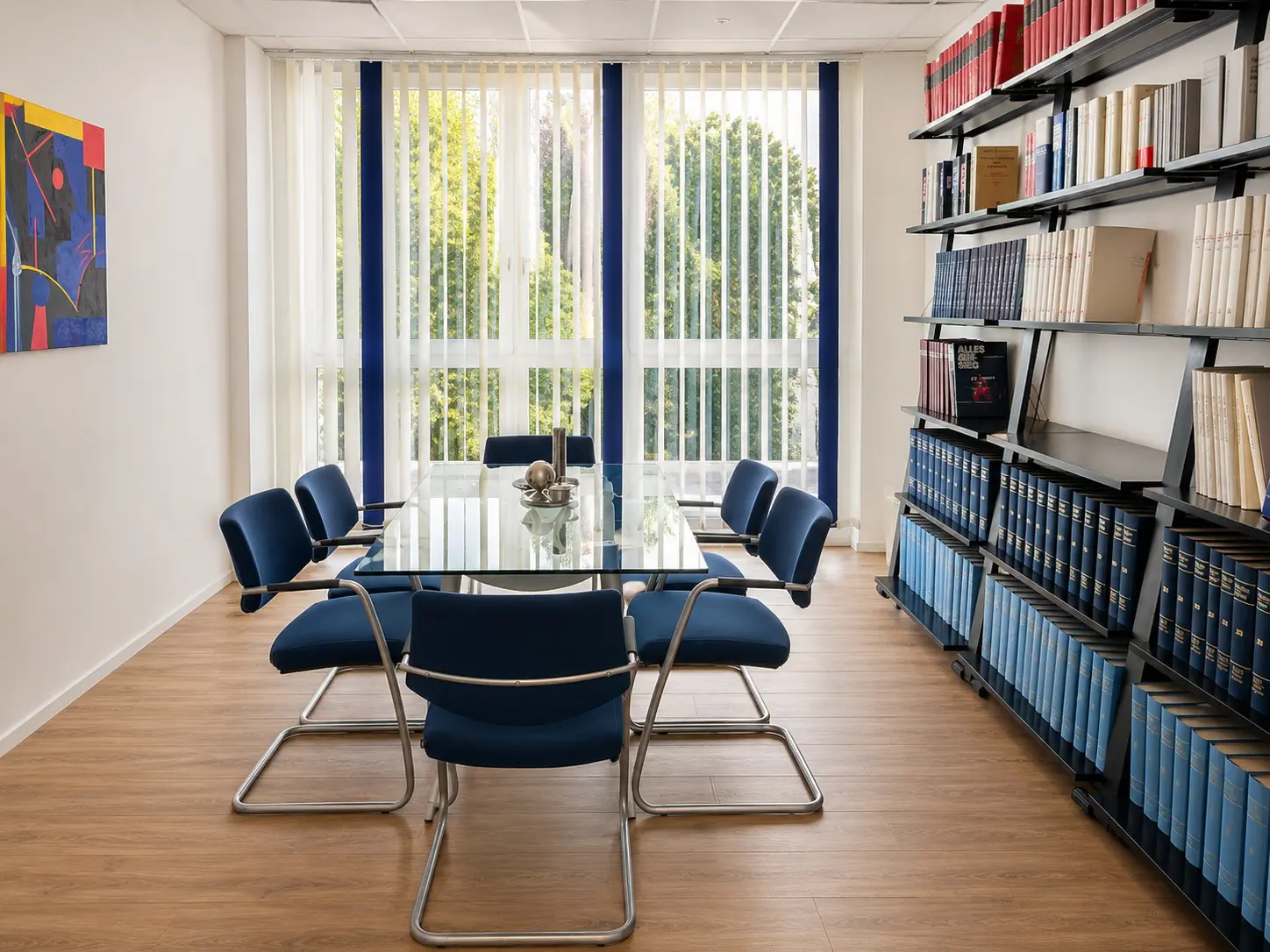08-kanzleiobjekt-rheinbahnstrasse-moenchengladbach-besprechungsraum-bibliothek